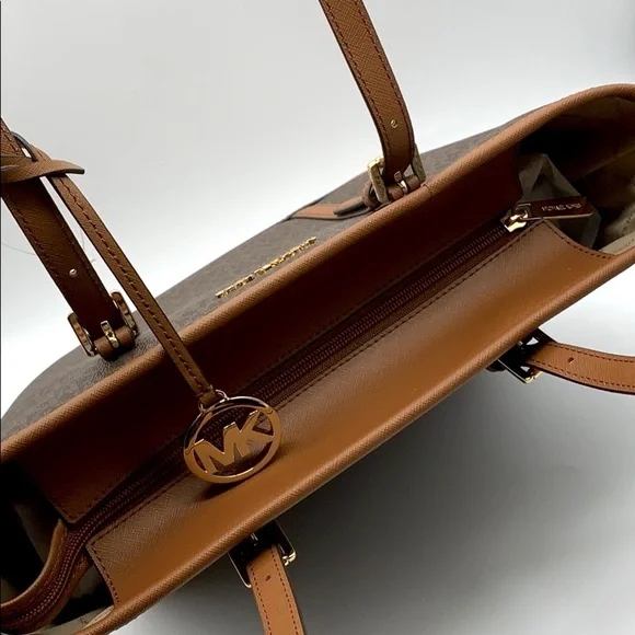 Michael Kors Bags Michael Kors Jet Set Shoulder - Picture 4 of 16